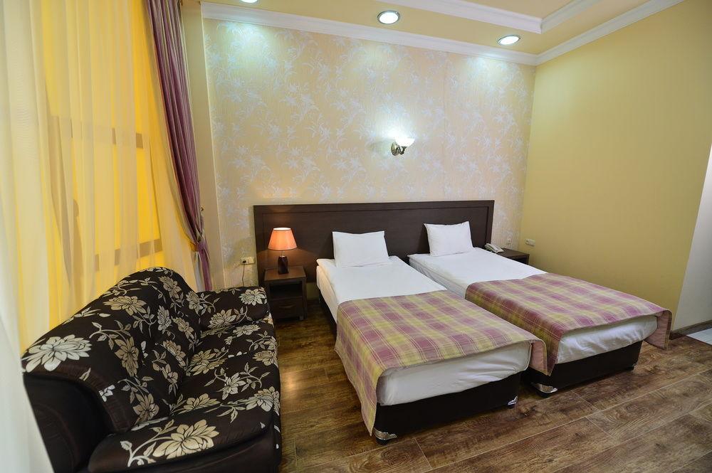 Yerevan Deluxe Hotel מראה חיצוני תמונה