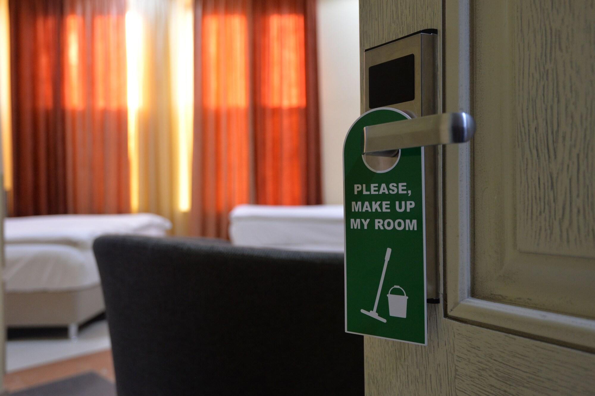 Yerevan Deluxe Hotel מראה חיצוני תמונה