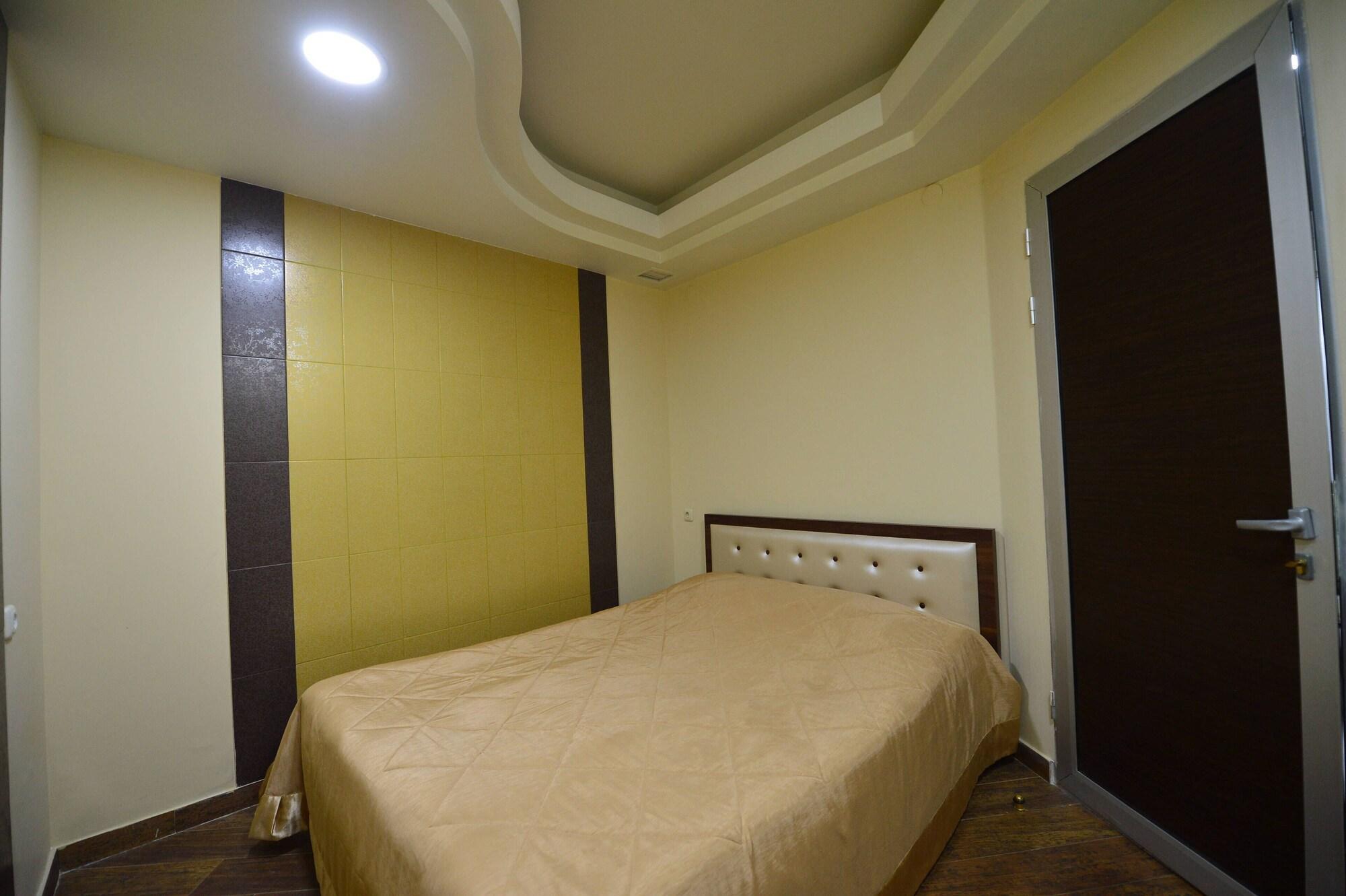 Yerevan Deluxe Hotel מראה חיצוני תמונה