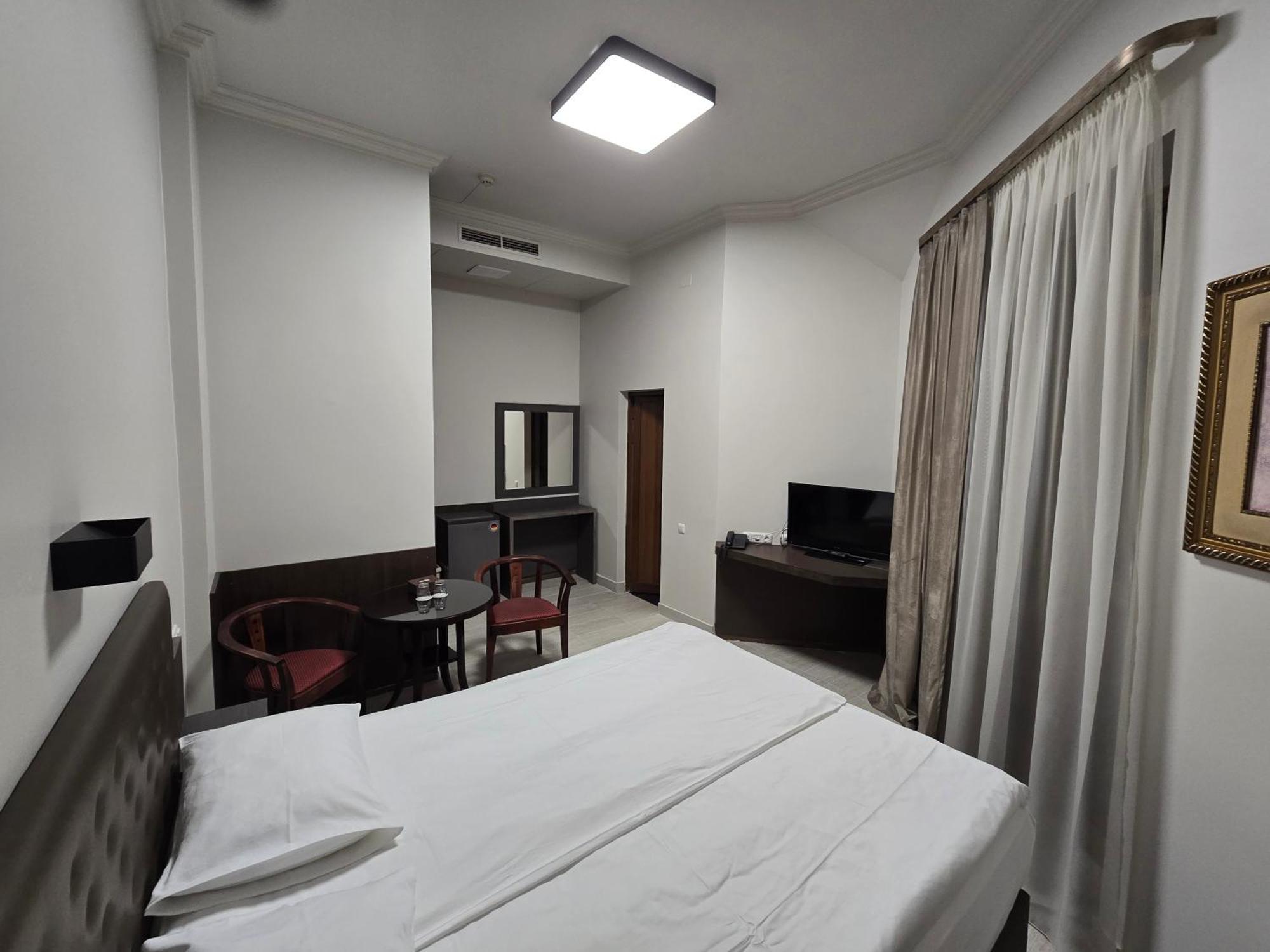 Yerevan Deluxe Hotel מראה חיצוני תמונה