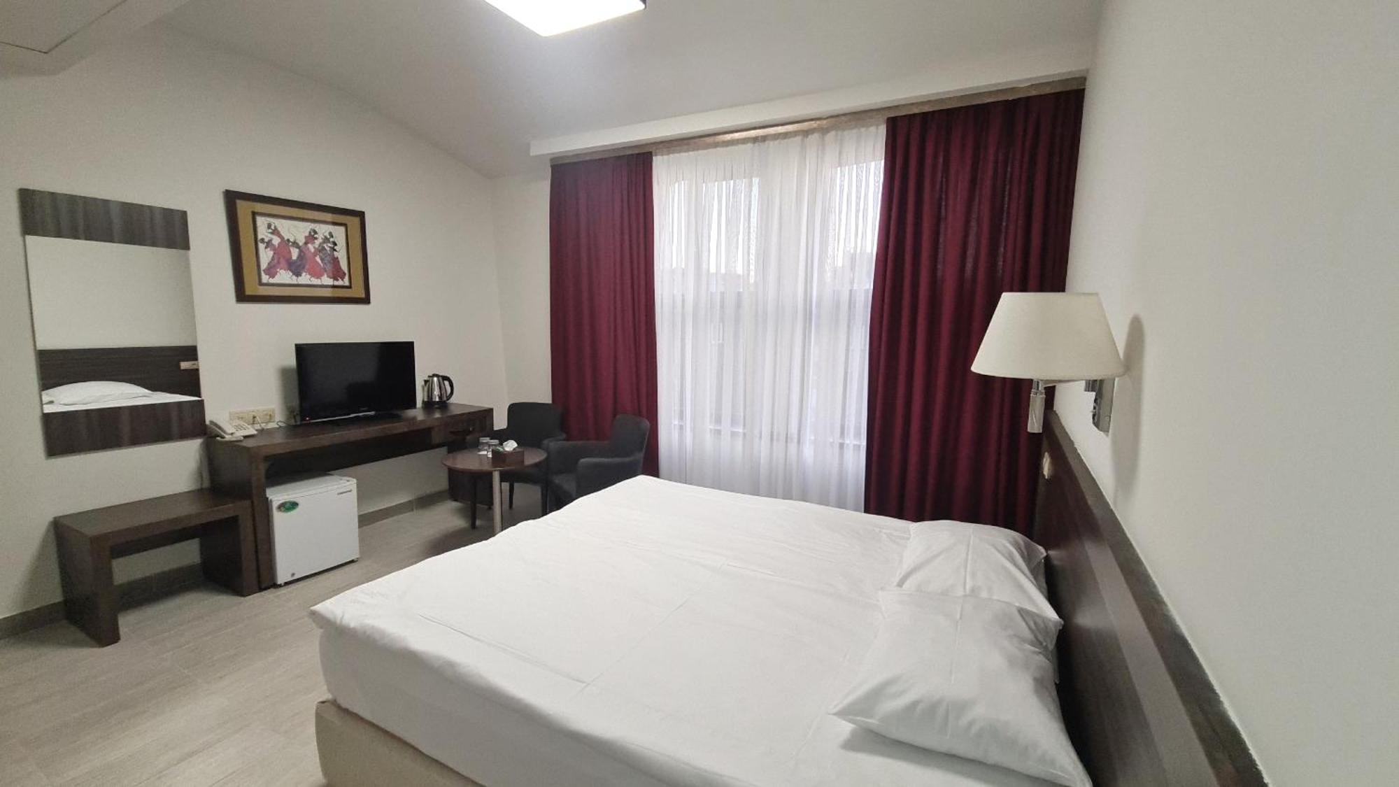 Yerevan Deluxe Hotel מראה חיצוני תמונה