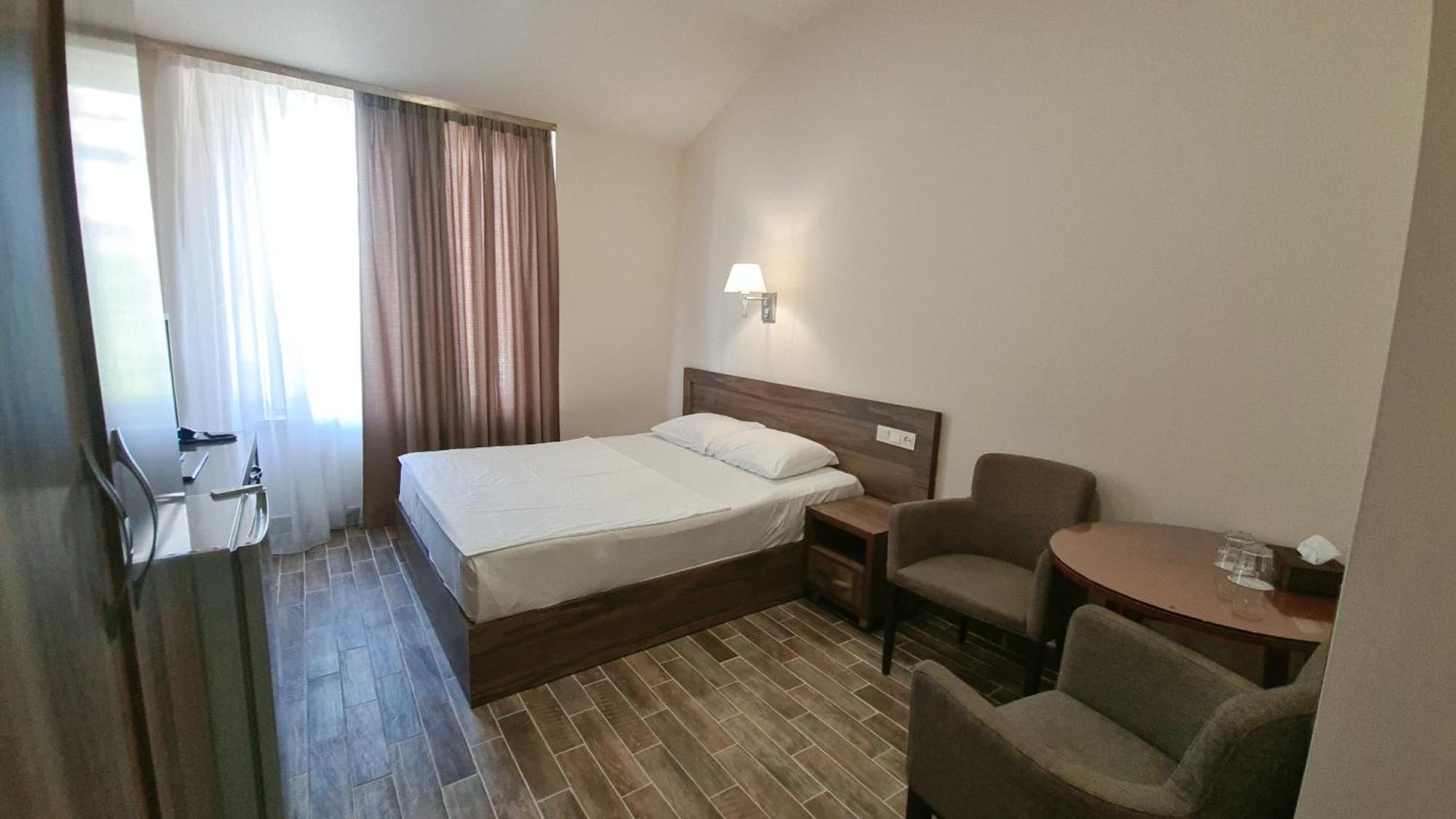 Yerevan Deluxe Hotel מראה חיצוני תמונה