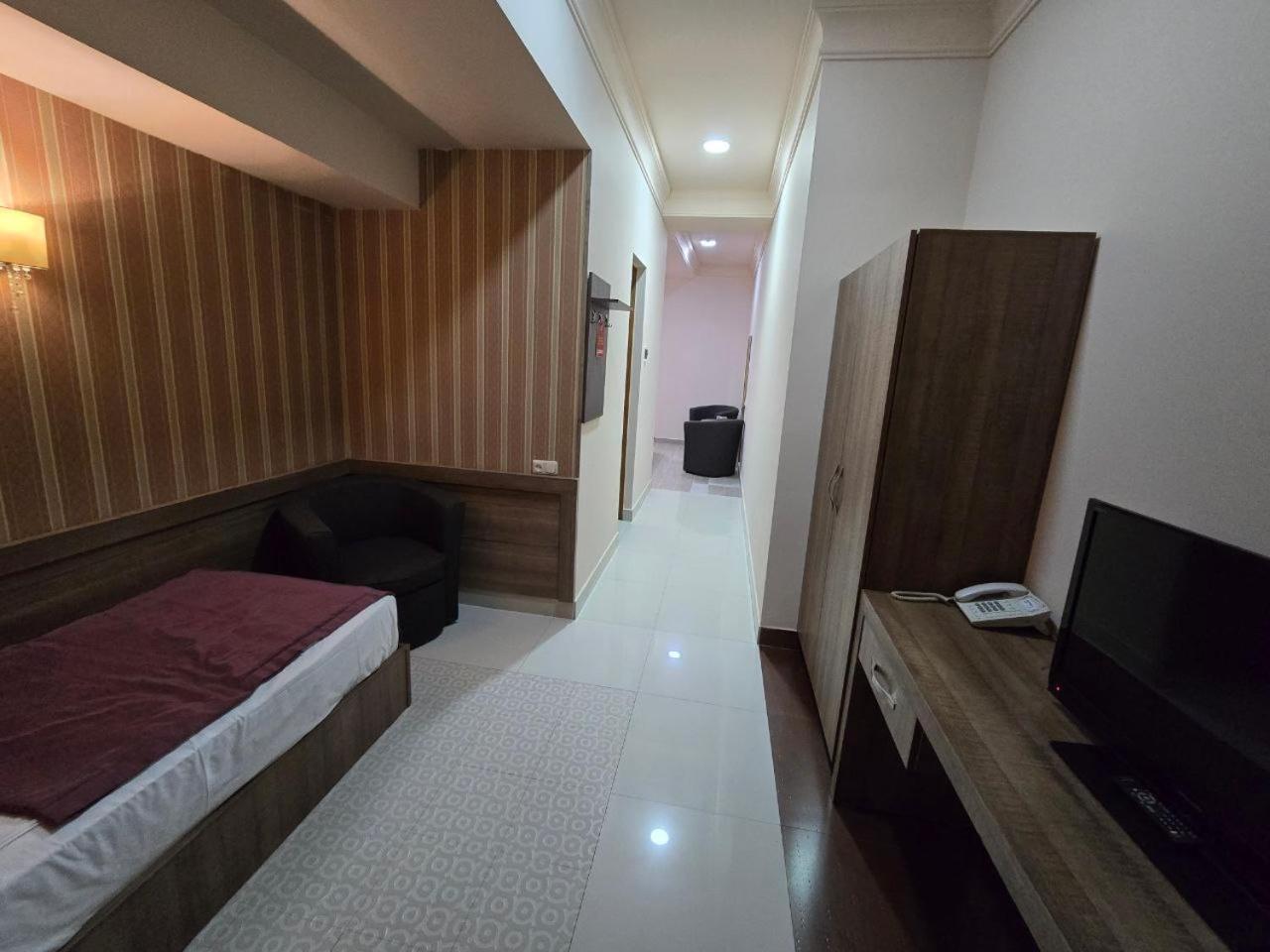Yerevan Deluxe Hotel מראה חיצוני תמונה