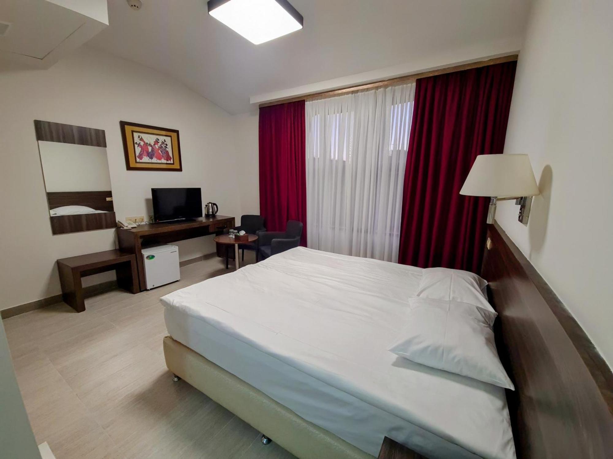 Yerevan Deluxe Hotel מראה חיצוני תמונה
