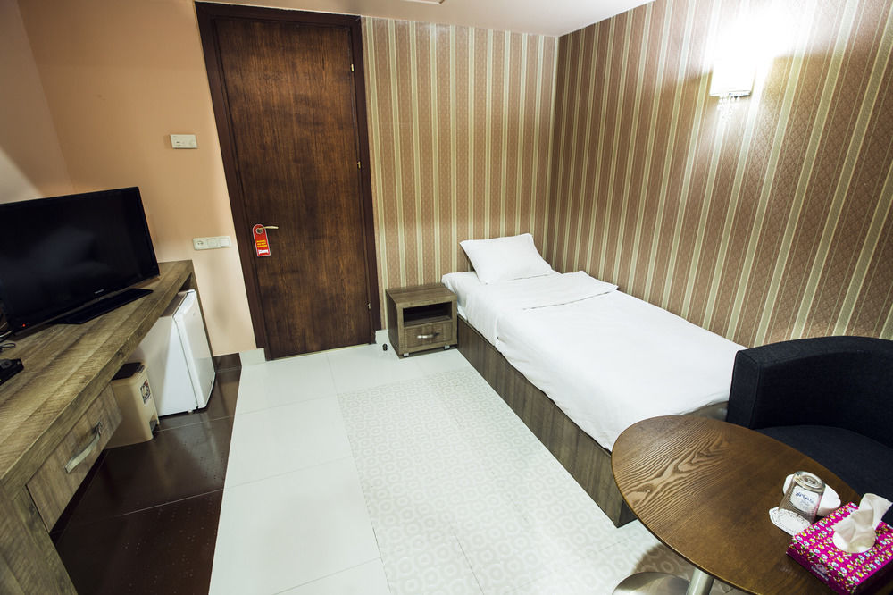 Yerevan Deluxe Hotel מראה חיצוני תמונה