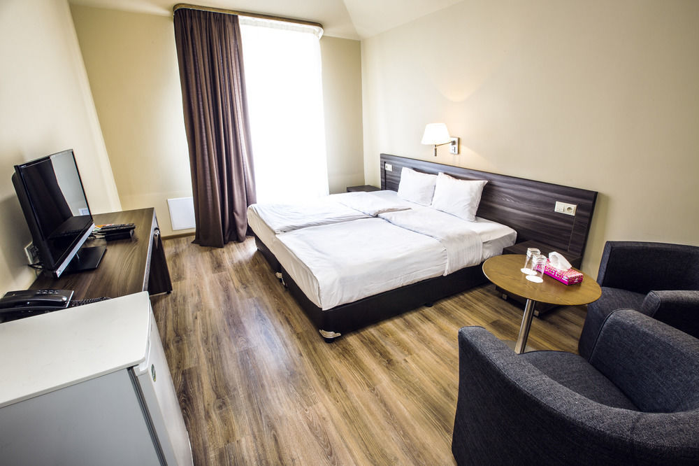 Yerevan Deluxe Hotel מראה חיצוני תמונה