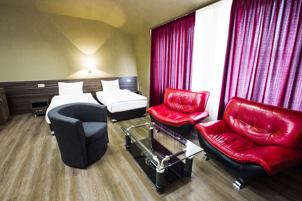 Yerevan Deluxe Hotel מראה חיצוני תמונה