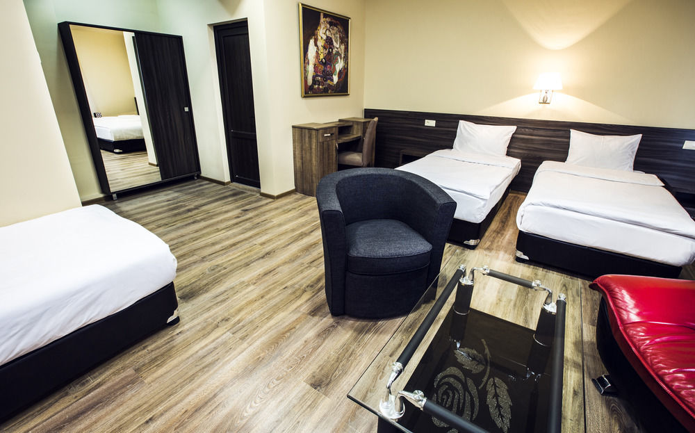 Yerevan Deluxe Hotel מראה חיצוני תמונה