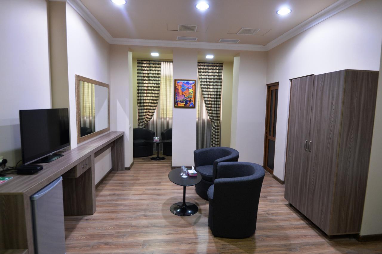 Yerevan Deluxe Hotel מראה חיצוני תמונה