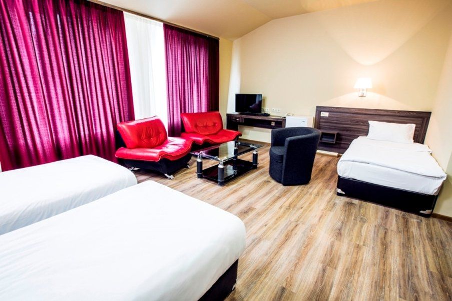 Yerevan Deluxe Hotel מראה חיצוני תמונה