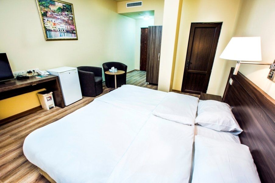 Yerevan Deluxe Hotel מראה חיצוני תמונה